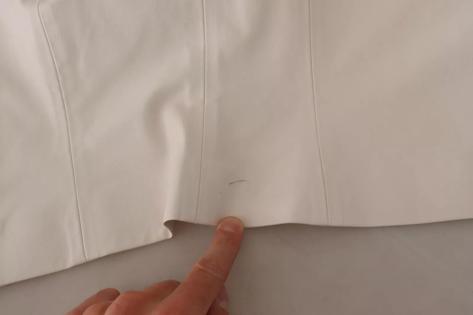 PINKO Weiße Bluse mit quadratischem Ausschnitt und Knopfleiste