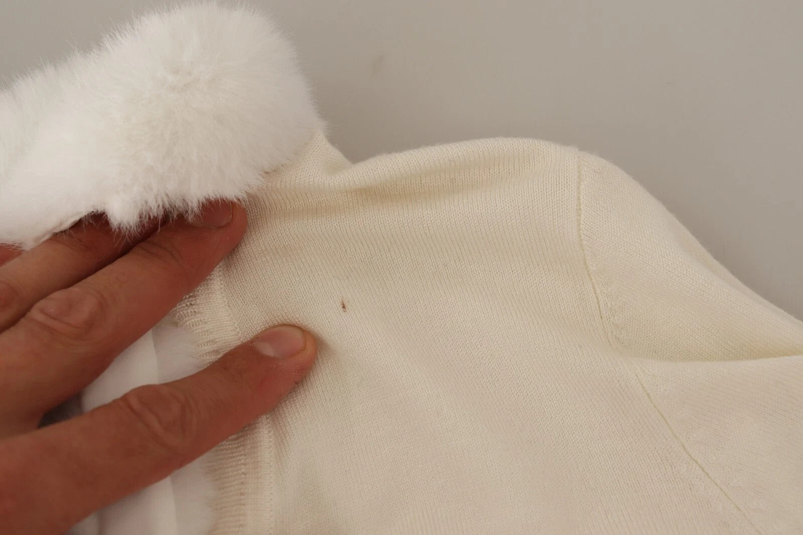 Liu Jo Weiße Viskose Bluse mit langen Ärmeln und Fell-Shearling