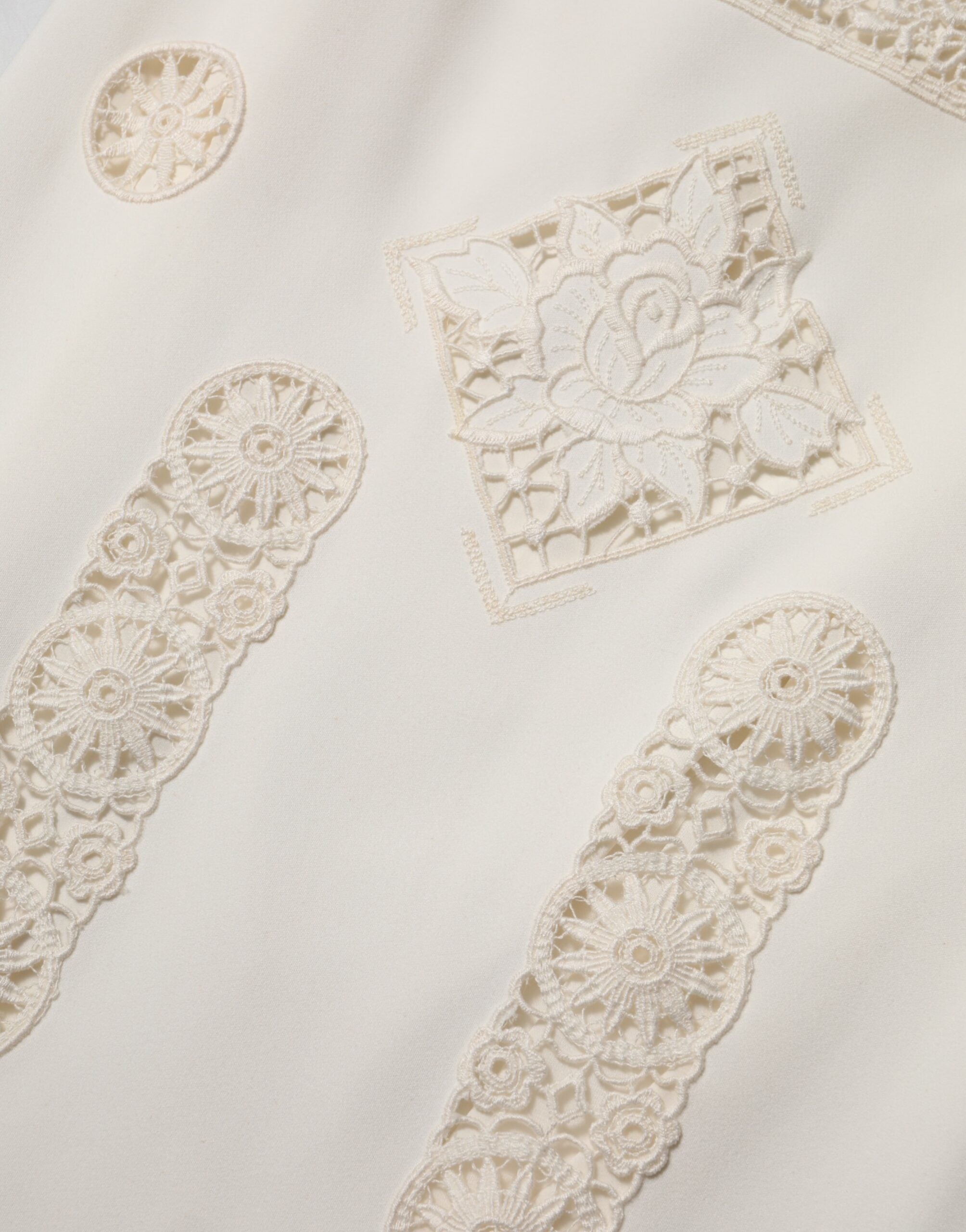 Dolce & Gabbana Weißes ärmelloses Midikleid aus Spitze mit Blumenmuster