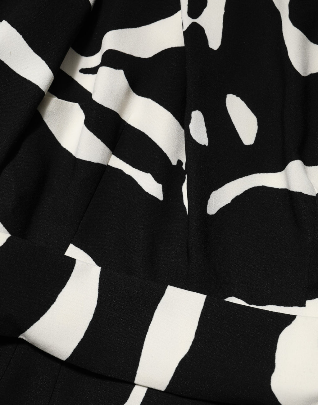 Dolce & Gabbana Schwarzes weißes One-Shoulder-Minikleid mit hohem Schlitz