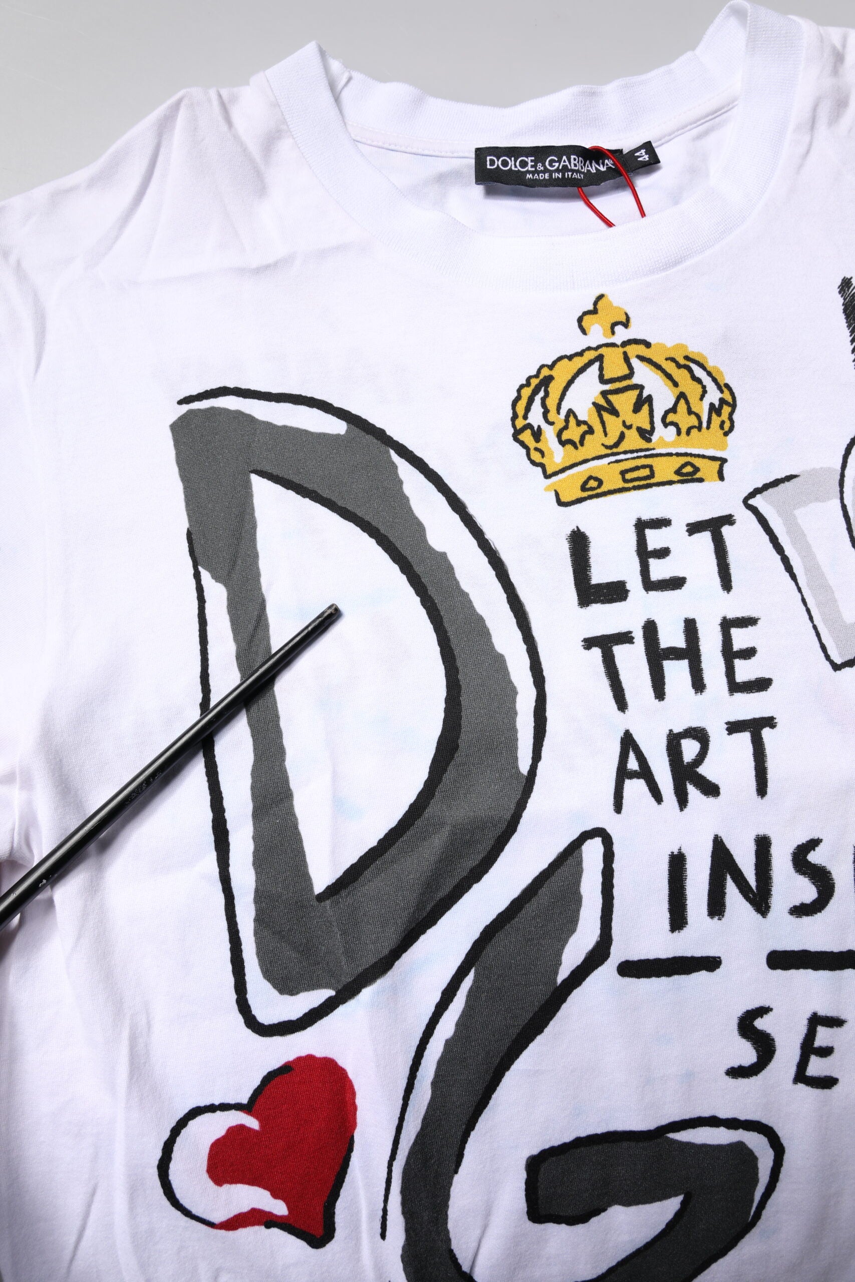 Dolce & Gabbana Weißes Grafik-T-Shirt mit Rundhalsausschnitt und kurzen Ärmeln