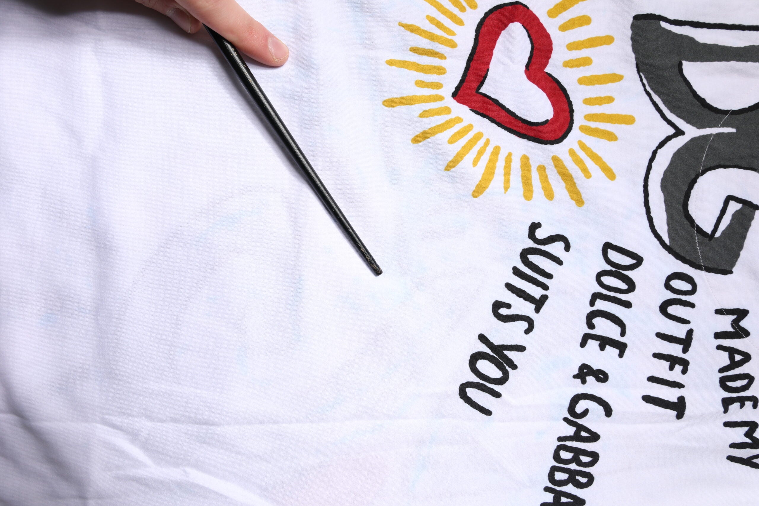 Dolce & Gabbana Weißes Grafik-T-Shirt mit Rundhalsausschnitt und kurzen Ärmeln