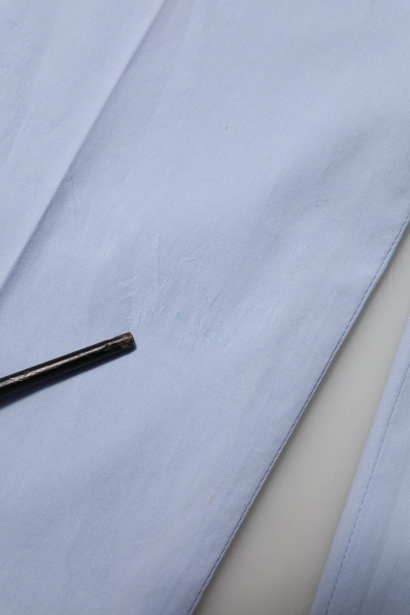 Dolce & Gabbana Hellblaue Baumwoll-Stretch-Hose für Männer mit konischem Schnitt