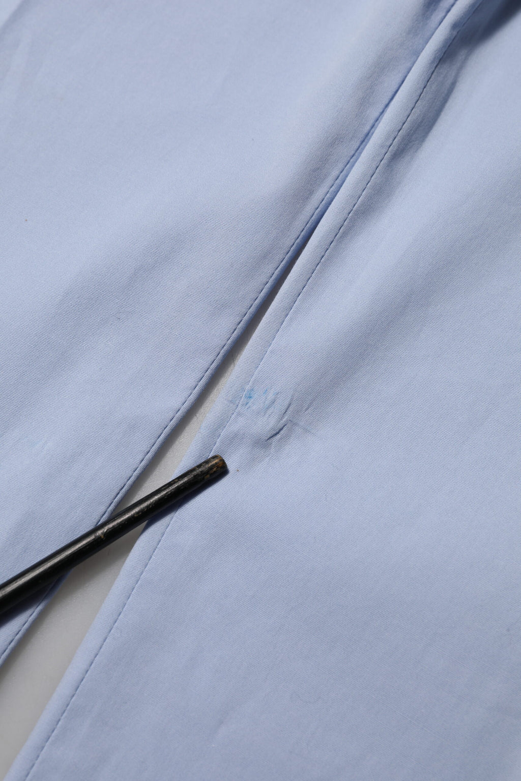 Dolce & Gabbana Hellblaue Baumwoll-Stretch-Hose für Männer mit konischem Schnitt