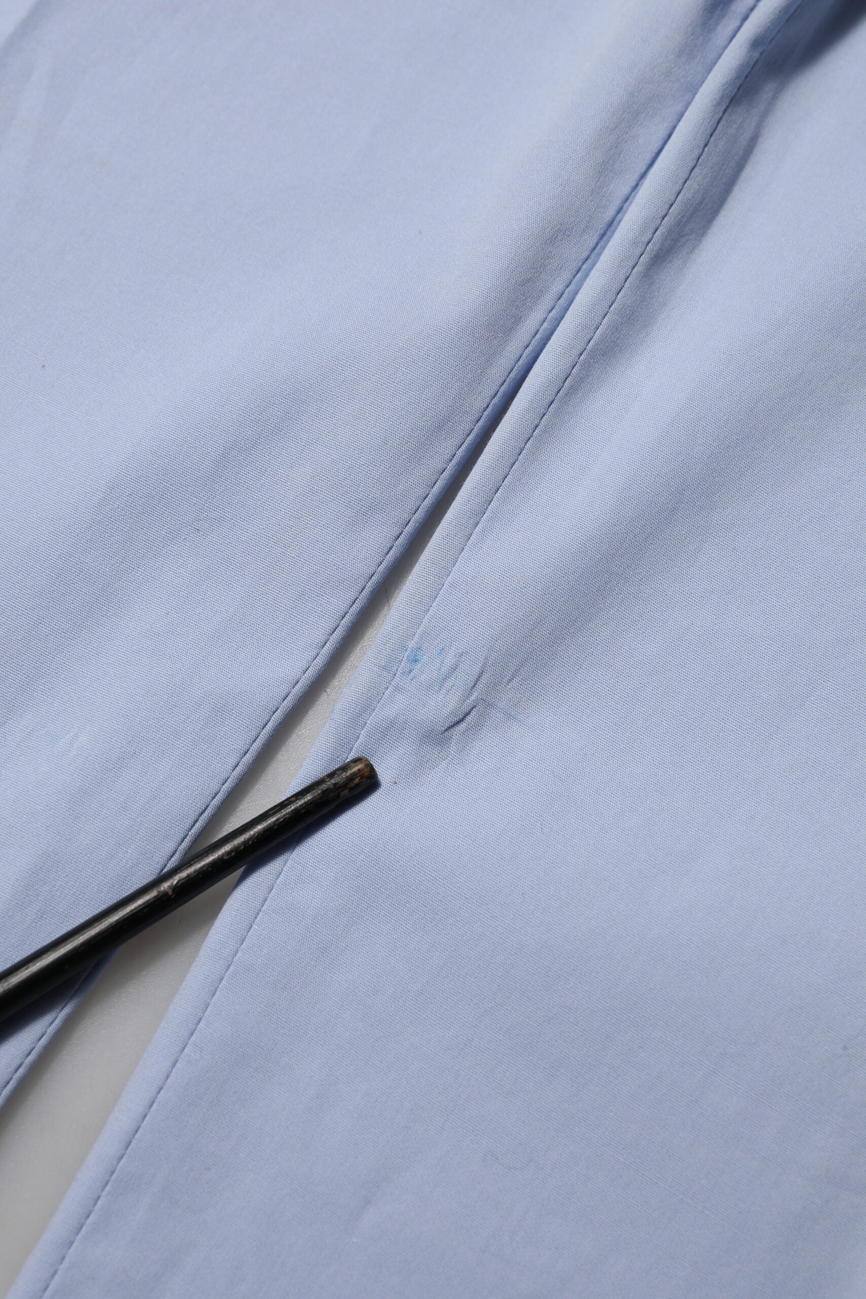 Dolce & Gabbana Hellblaue Baumwoll-Stretch-Hose für Männer mit konischem Schnitt