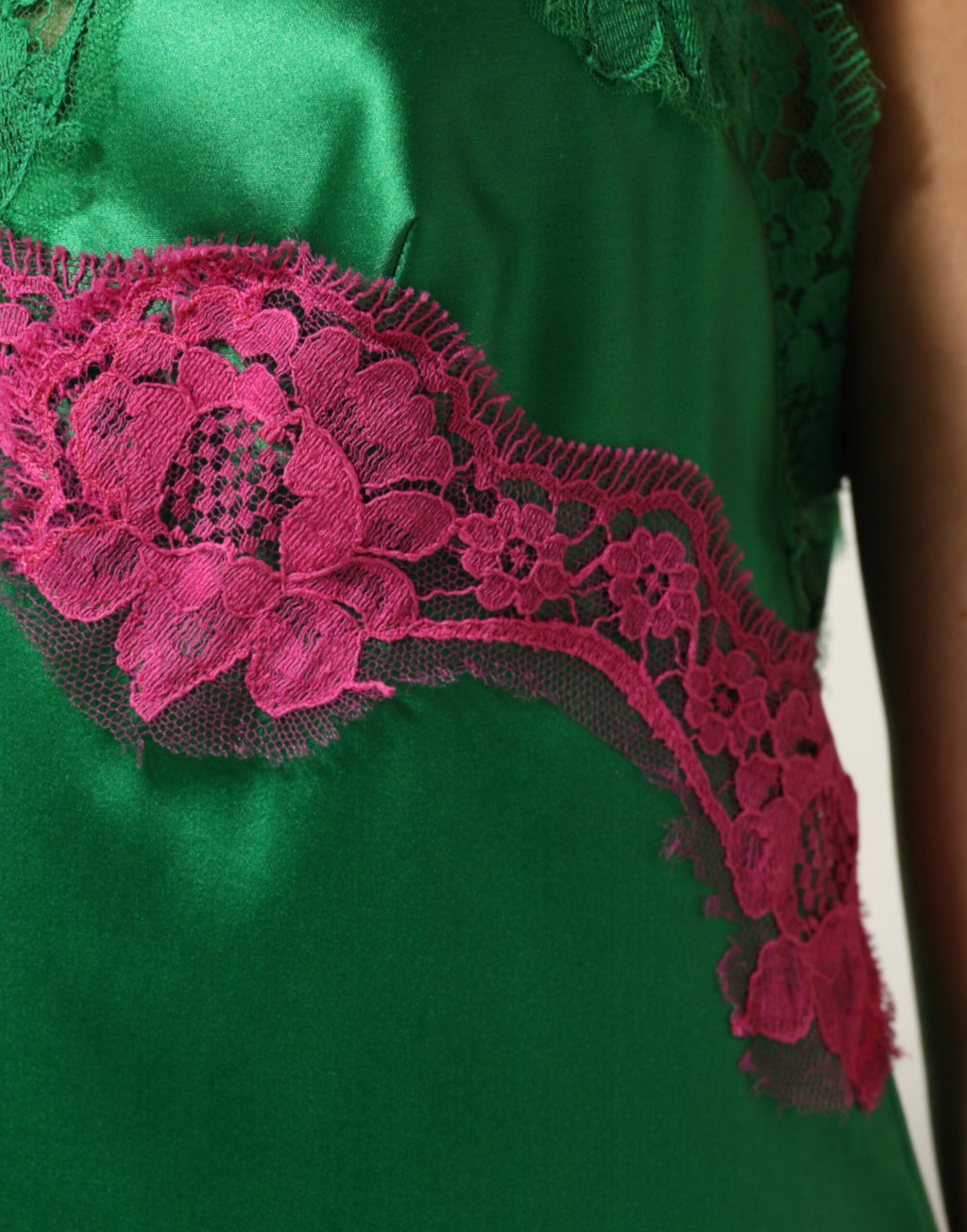 Dolce & Gabbana Grünes Dessouskleid mit floraler Spitze und Fransen