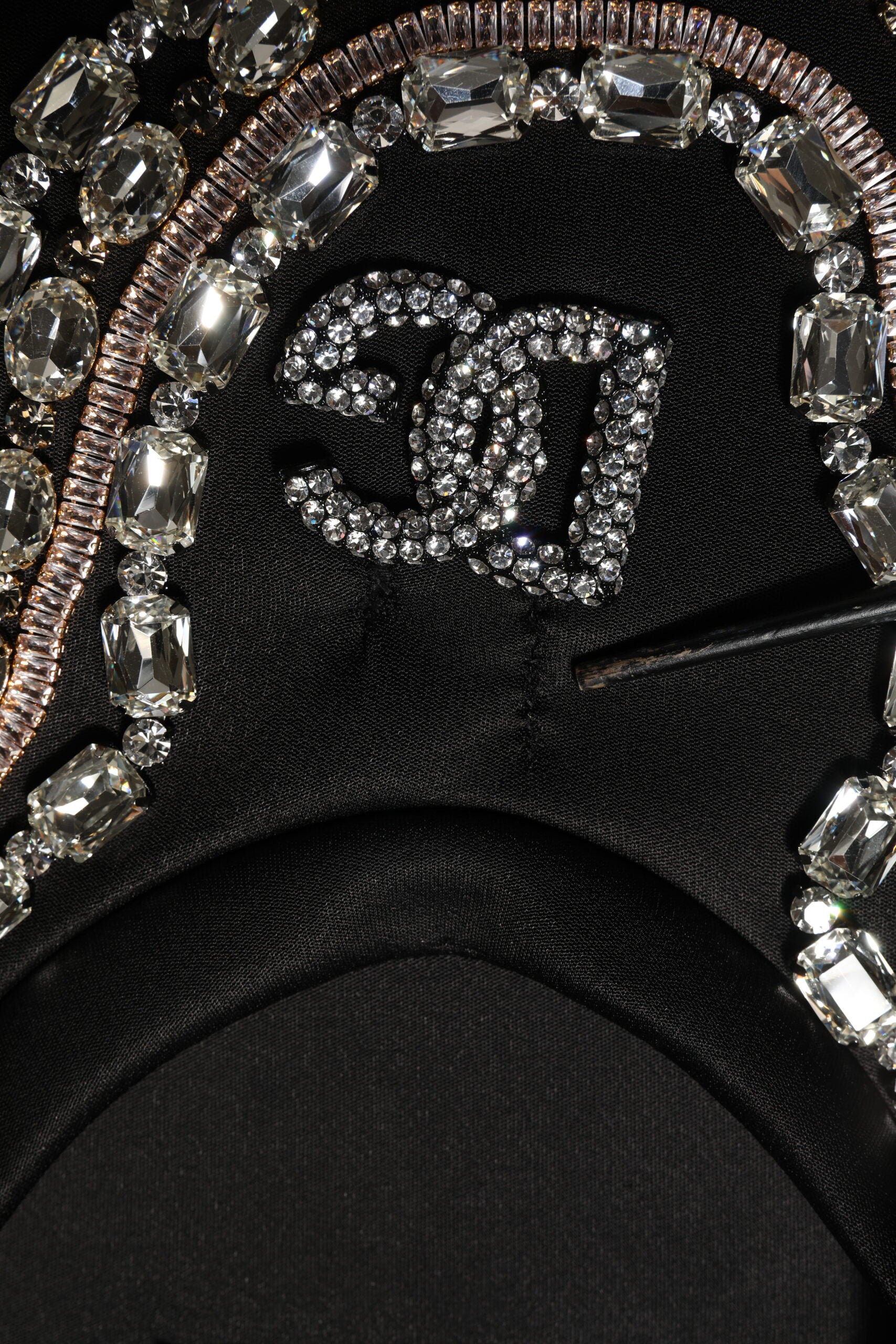 Dolce & Gabbana Schwarze Halskette Crystal DG Logo Sweatshirt Pullover