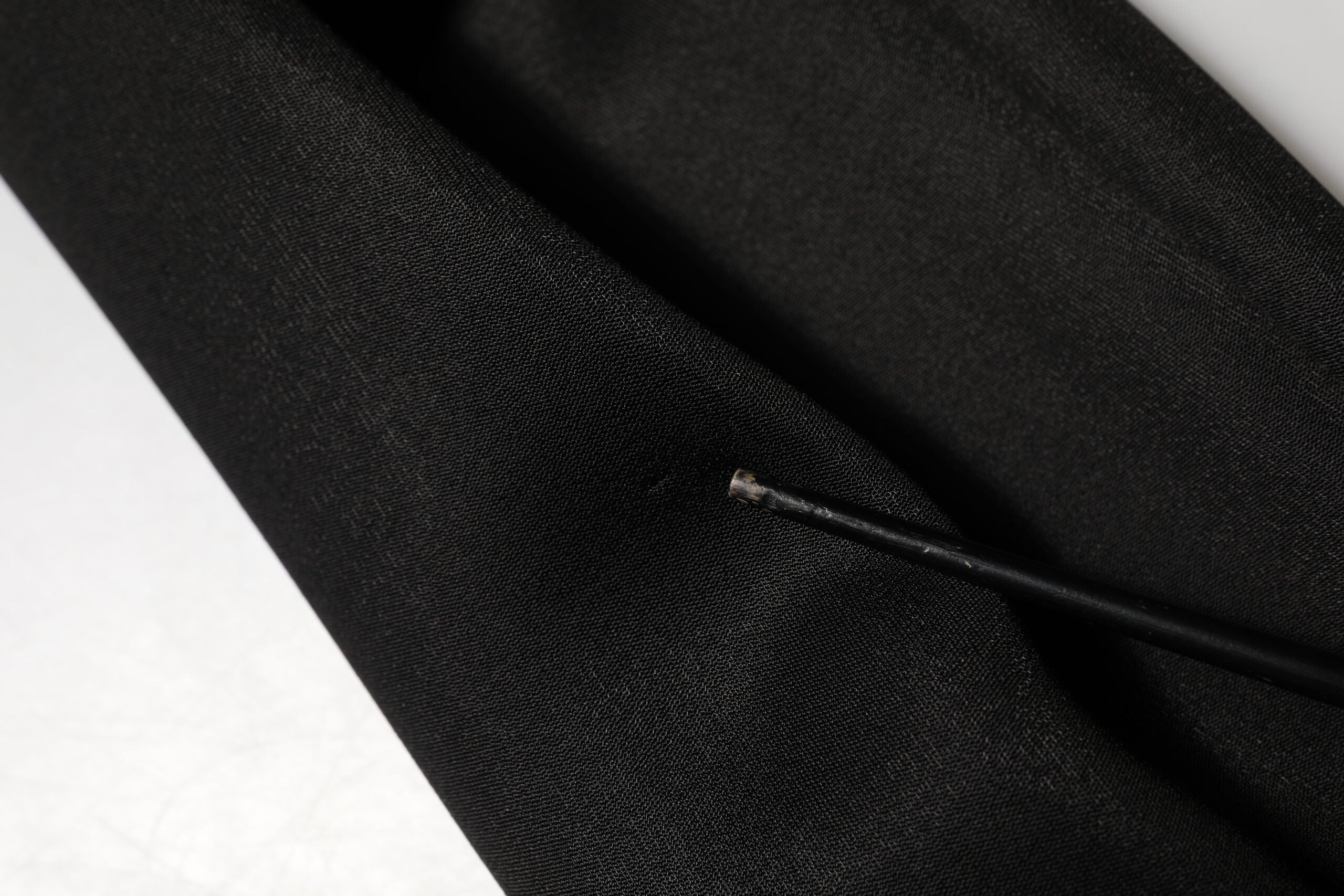 Dolce & Gabbana Schwarze Halskette Crystal DG Logo Sweatshirt Pullover