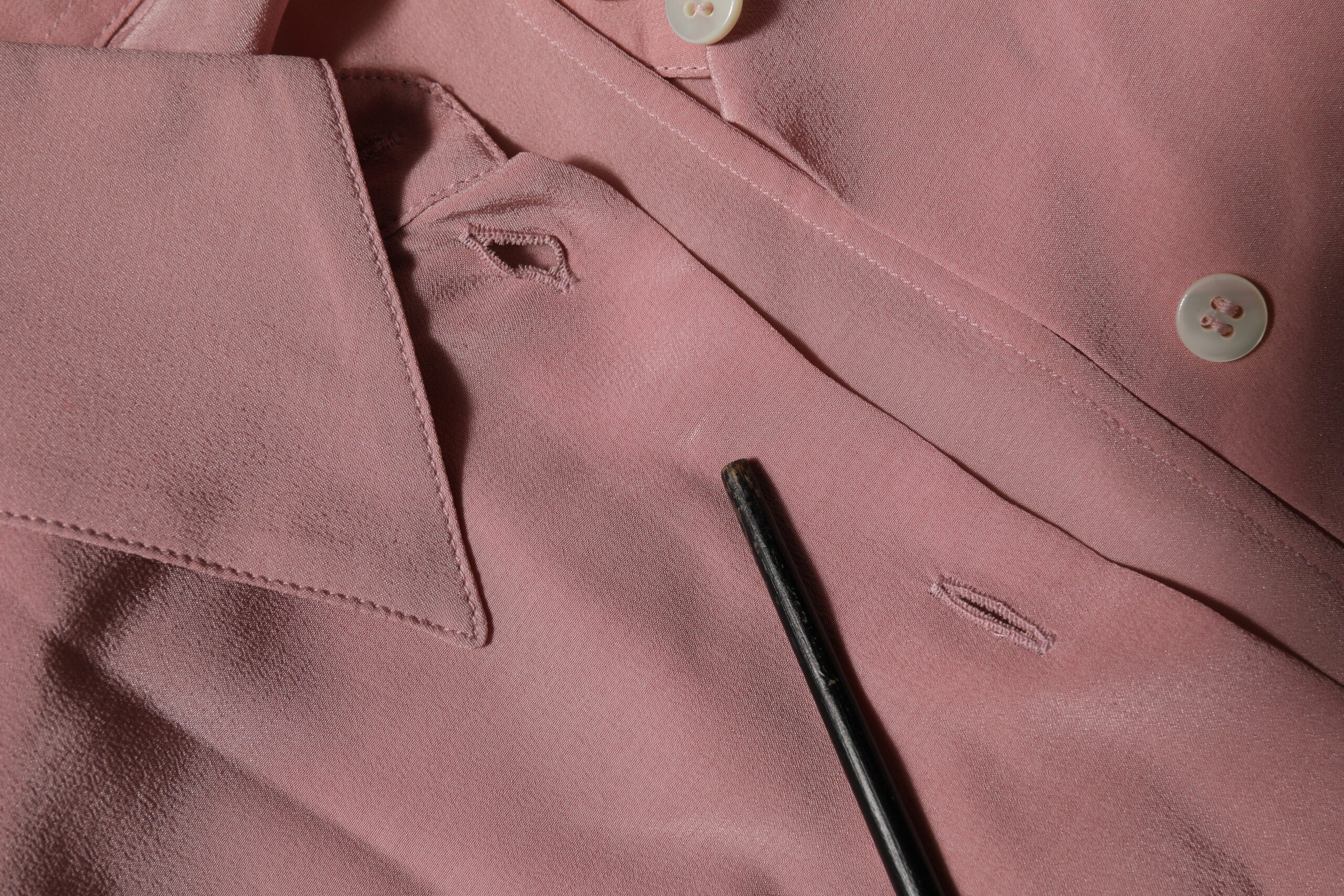 Dolce & Gabbana Rosa Seidenbluse mit Kragen und langen Ärmeln Top