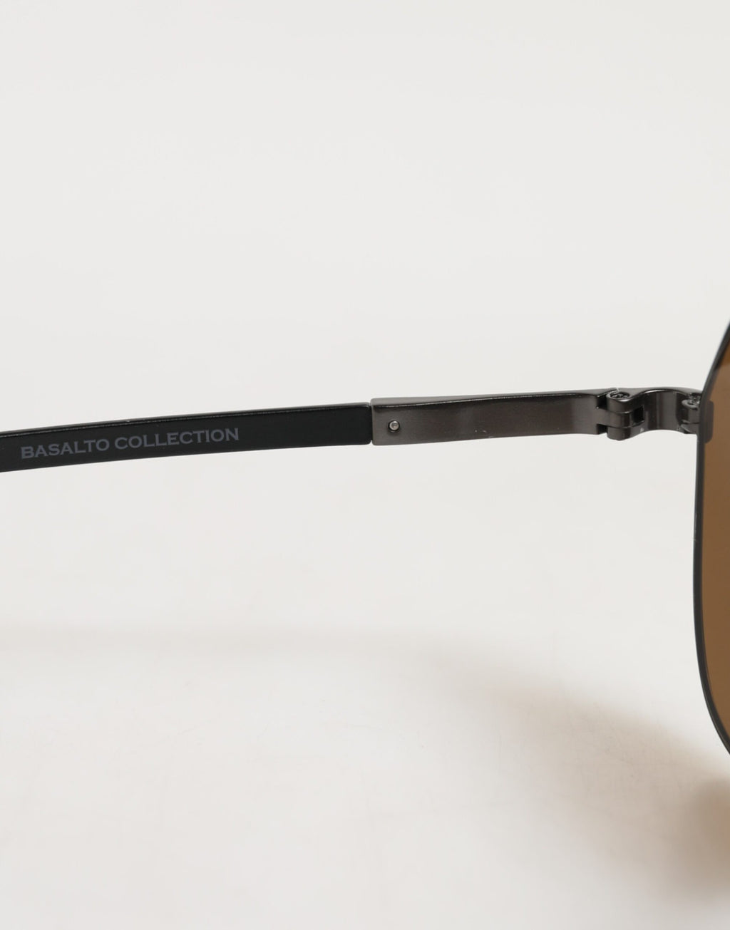 Dolce & Gabbana Schwarzer Stahlrahmen Basalto Collection Shades Sonnenbrillen