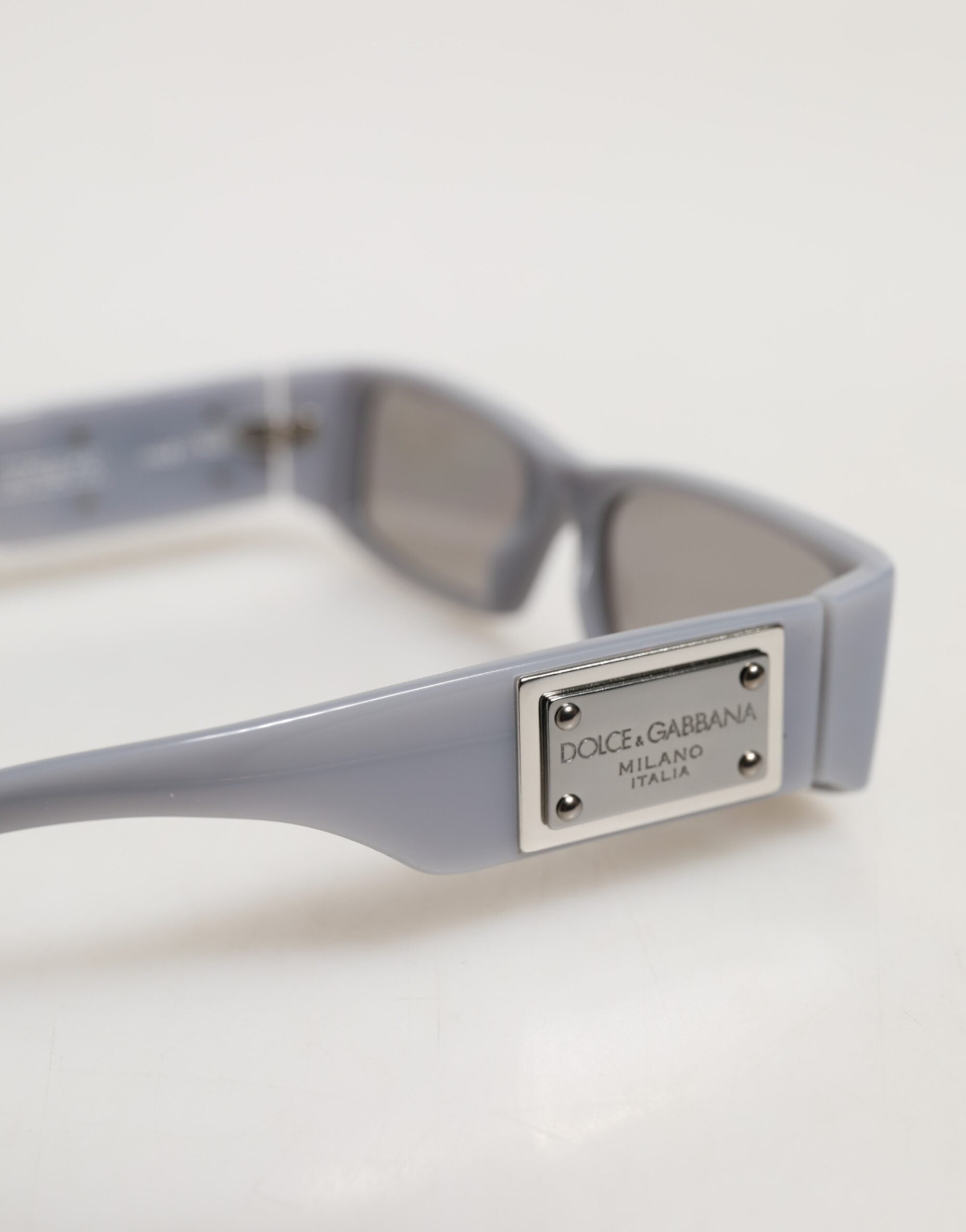 Dolce & Gabbana Re-Edition Sonnenbrille in Hellgrau