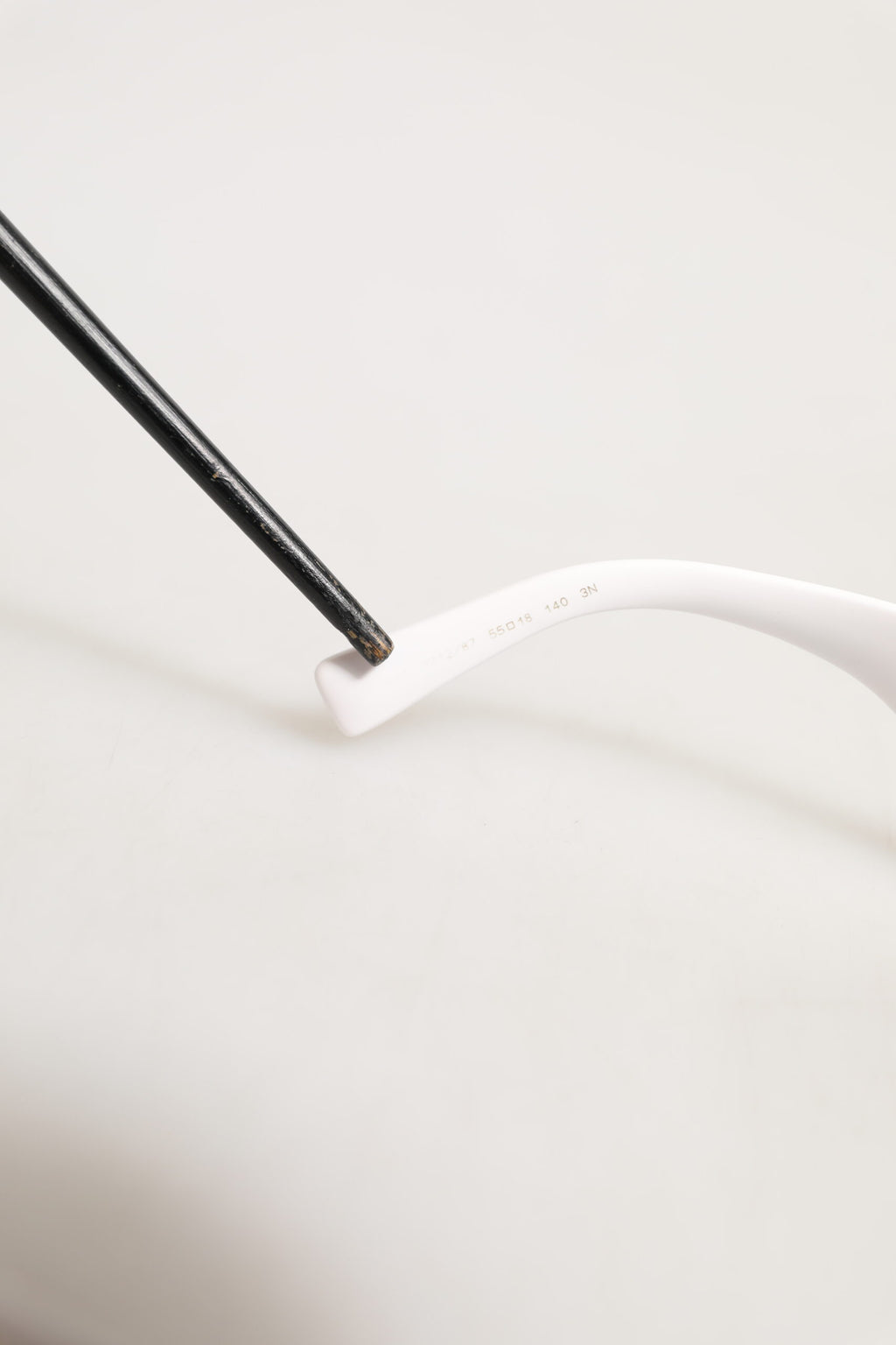 Dolce & Gabbana Re-Edition Sonnenbrille mit Weißem Gestell