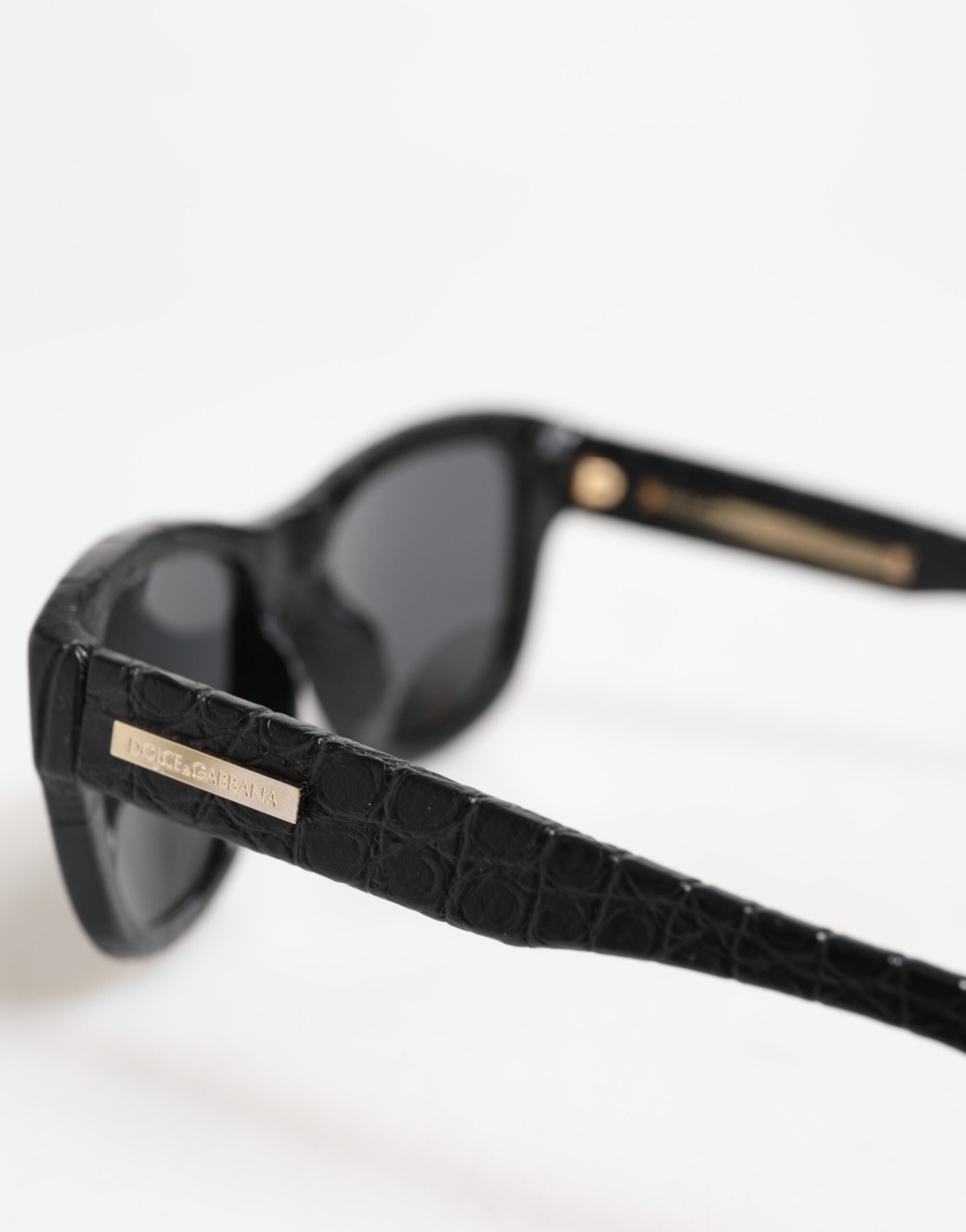 Dolce & Gabbana DG4177 Sonnenbrille mit Lederrahmen und getönten Gläsern