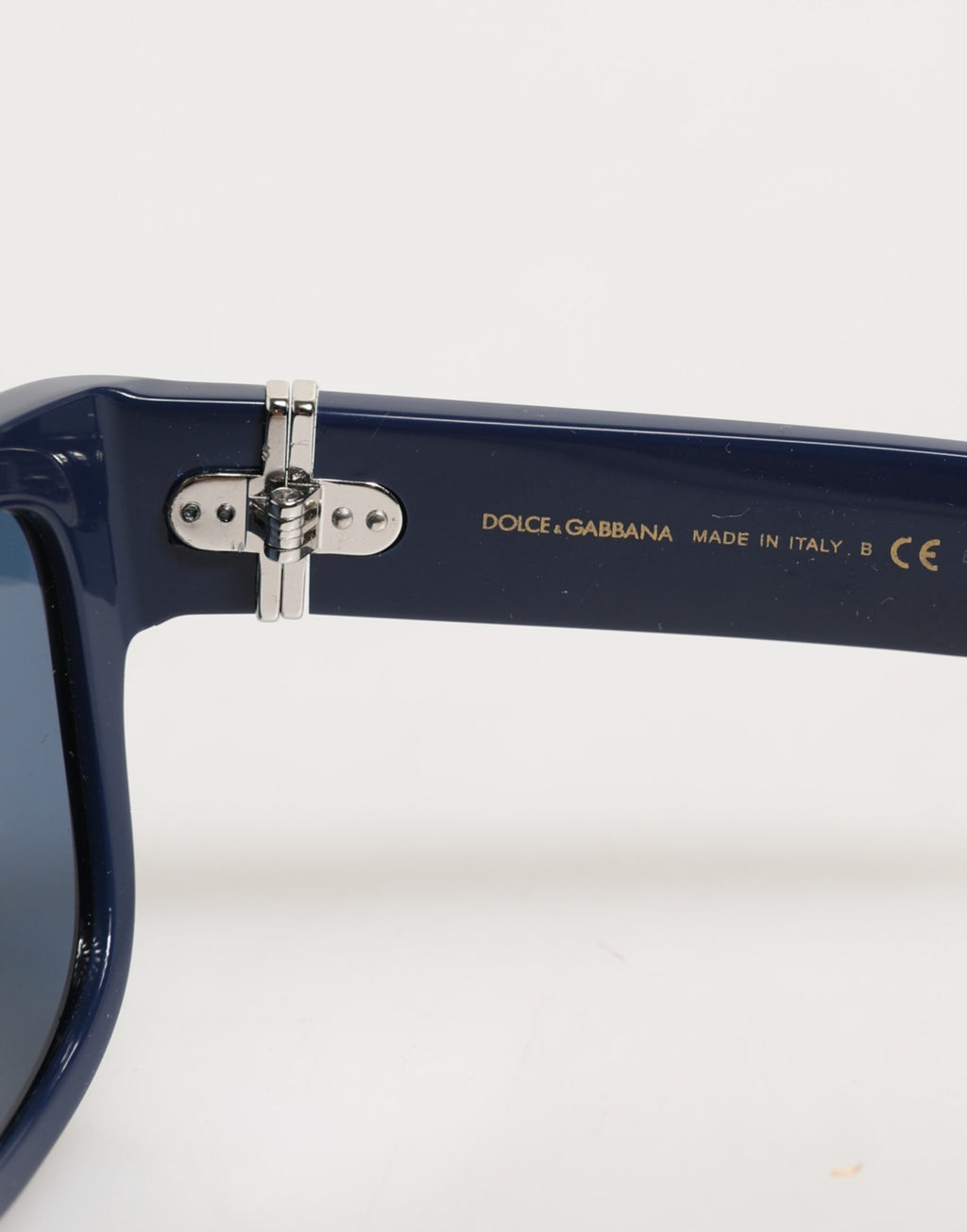 Dolce & Gabbana Sonnenbrille mit Blauem Acetat-Rahmen und Polarisierten Gläsern