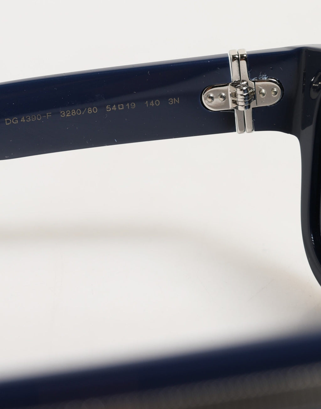 Dolce & Gabbana Sonnenbrille mit Blauem Acetat-Rahmen und Polarisierten Gläsern