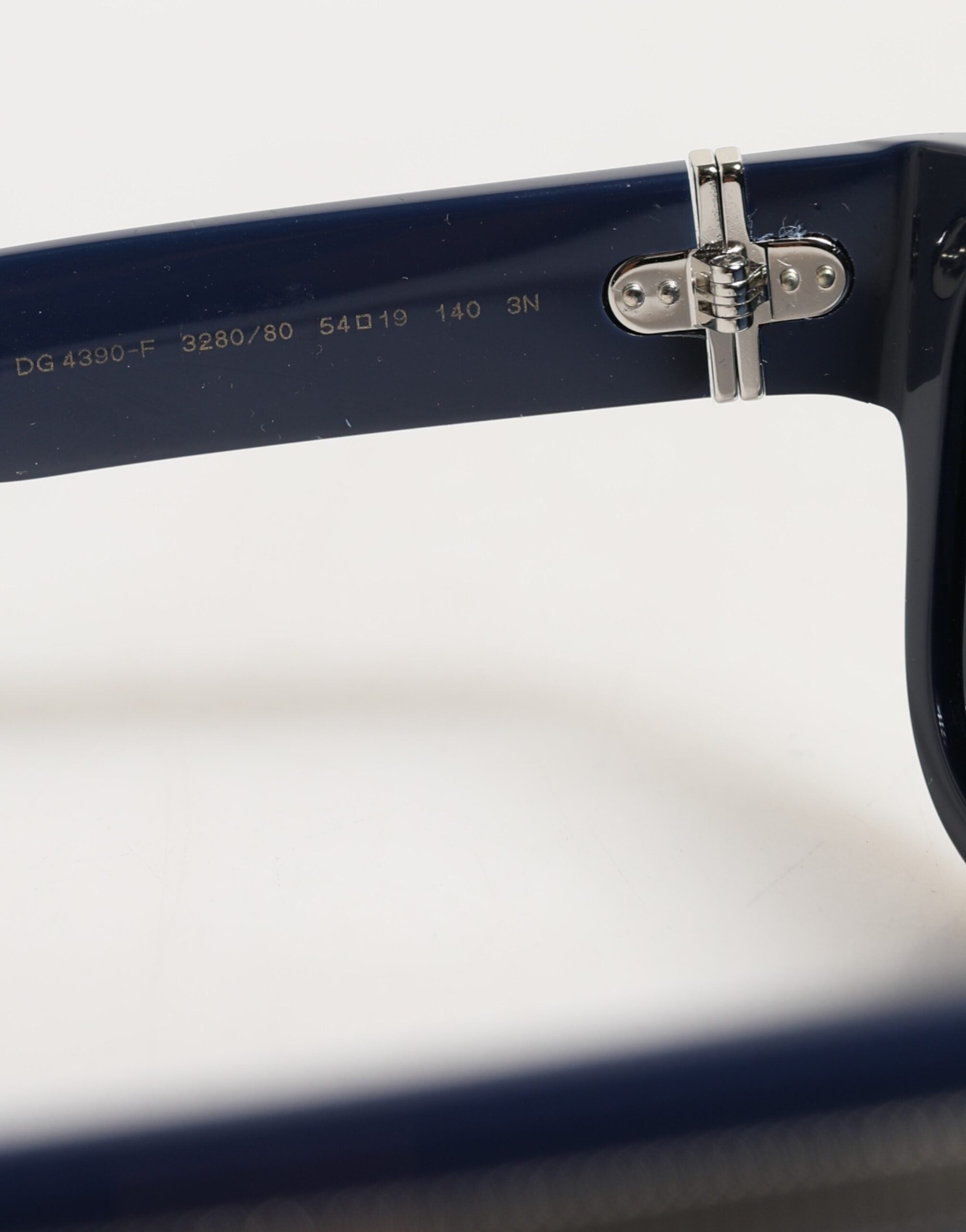 Dolce & Gabbana Sonnenbrille mit Blauem Acetat-Rahmen und Polarisierten Gläsern