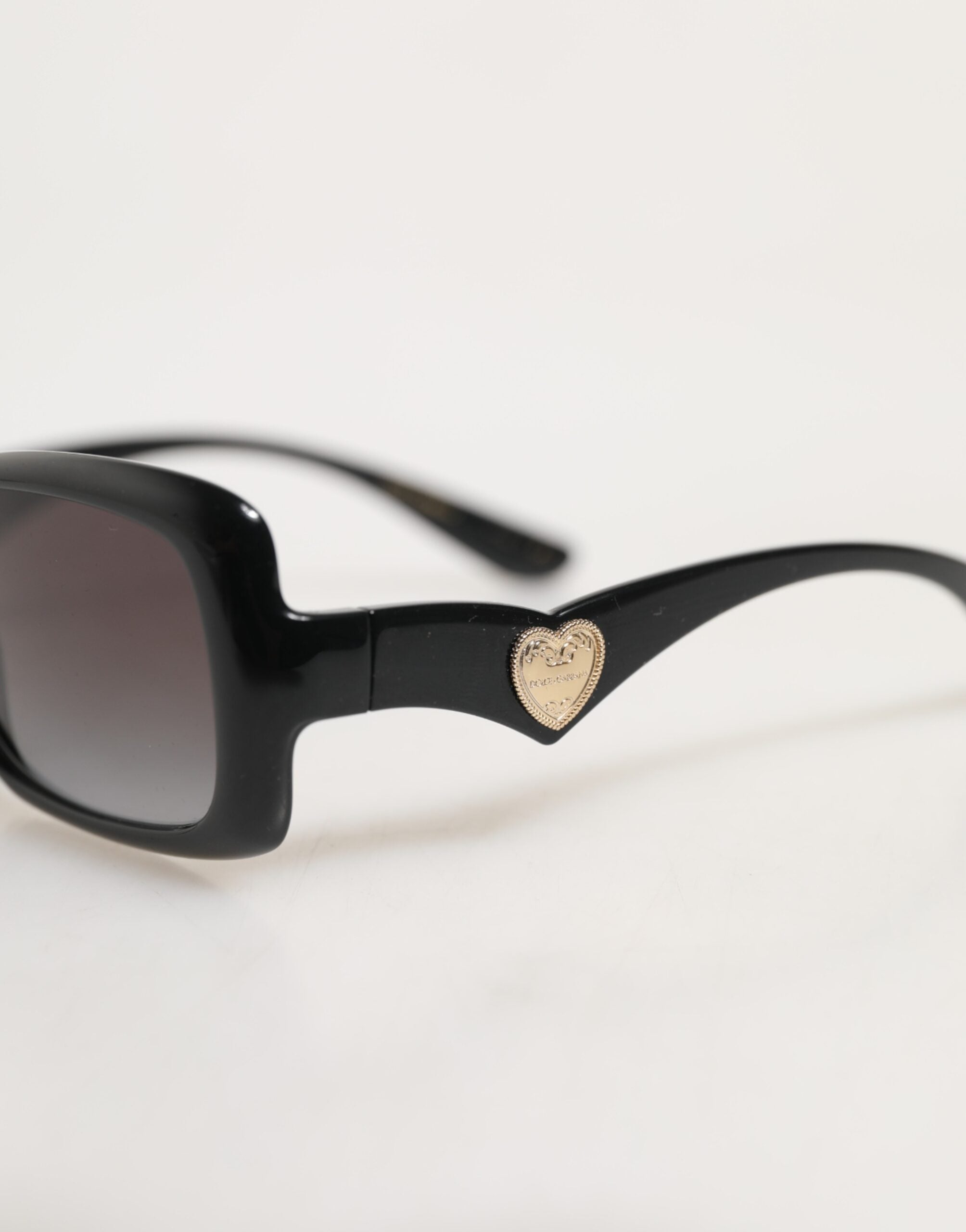Dolce & Gabbana DG6152 Schwarze Sonnenbrille mit Sacred Heart Devotion-Detail