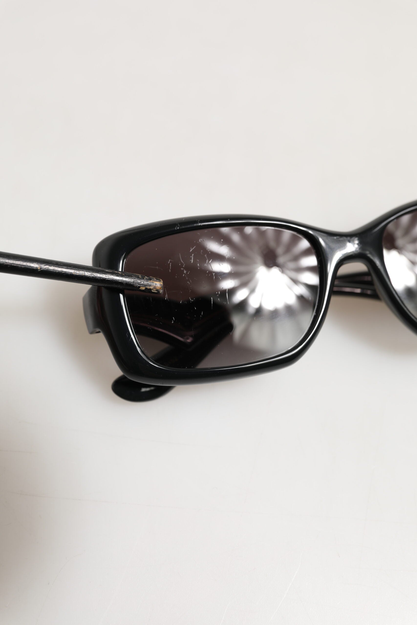 Dolce & Gabbana DG6152 Schwarze Sonnenbrille mit Sacred Heart Devotion-Detail