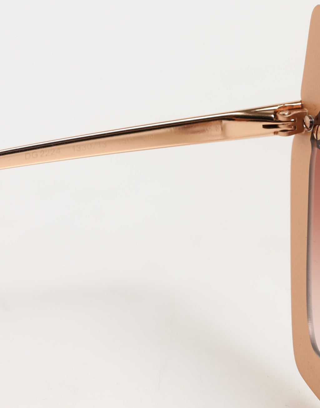 Dolce & Gabbana DG2224 Sandroségold Cat-Eye-Sonnenbrille mit unregelmäßiger Form