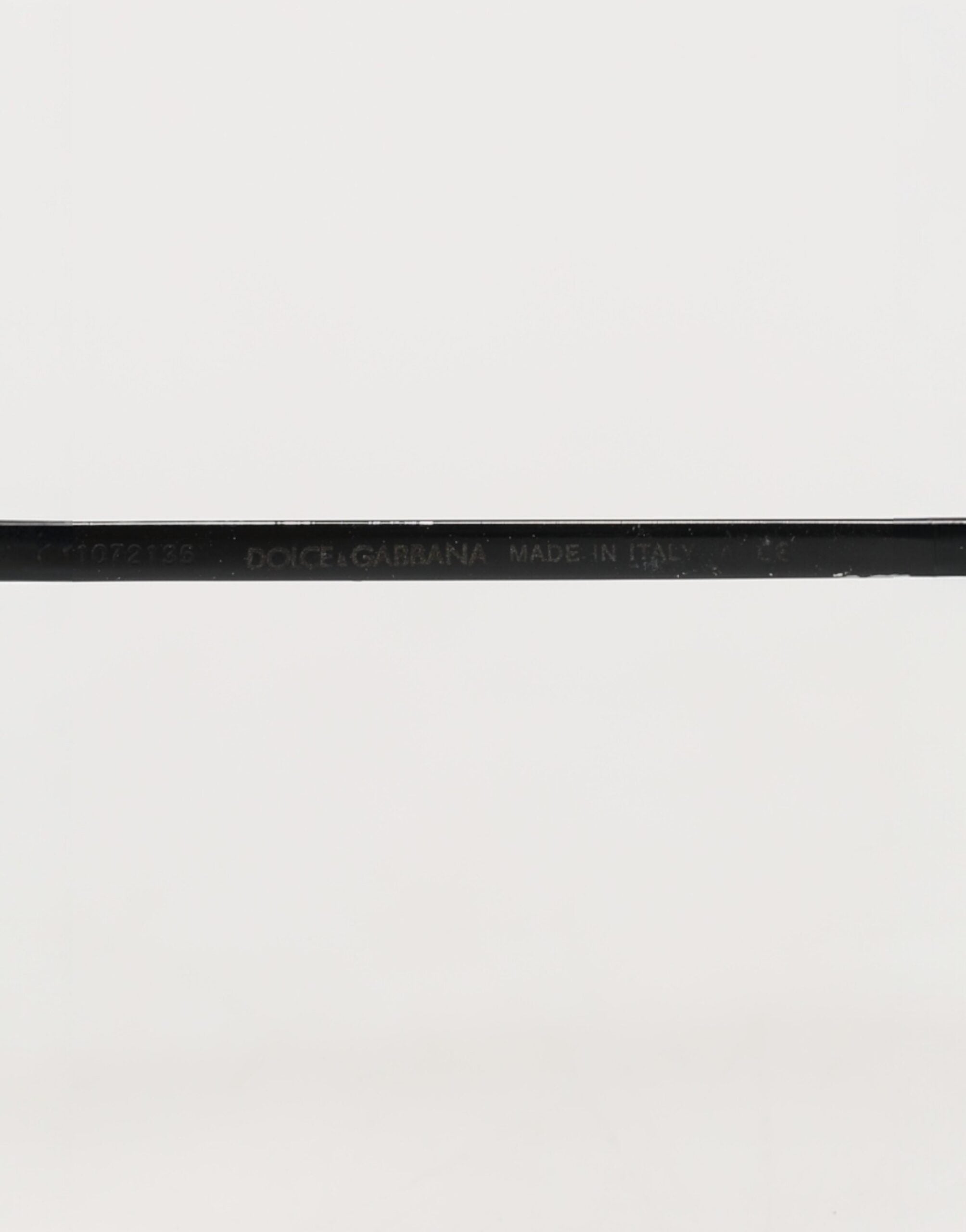 Dolce & Gabbana DG2225 Sonnenbrille mit schwarzer und goldener Spitze und braunen Verlaufsgläsern