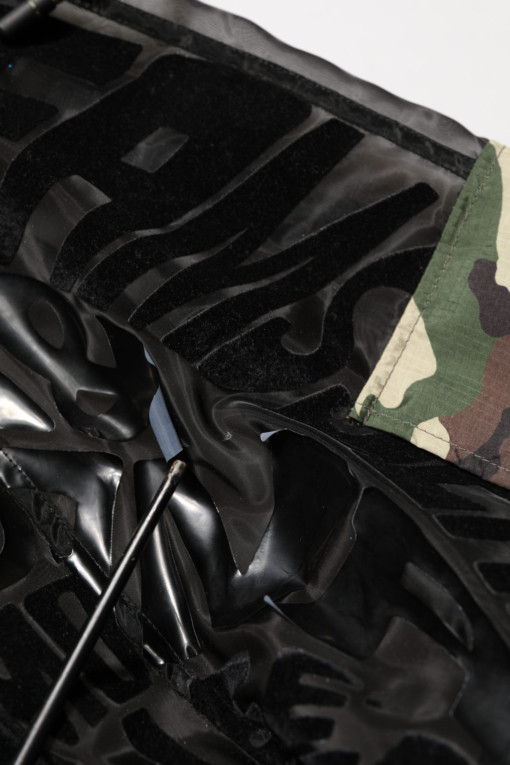 Dolce & Gabbana Schwarzer Camouflage-Kapuzenpullover für Herren mit durchgehendem Reißverschluss