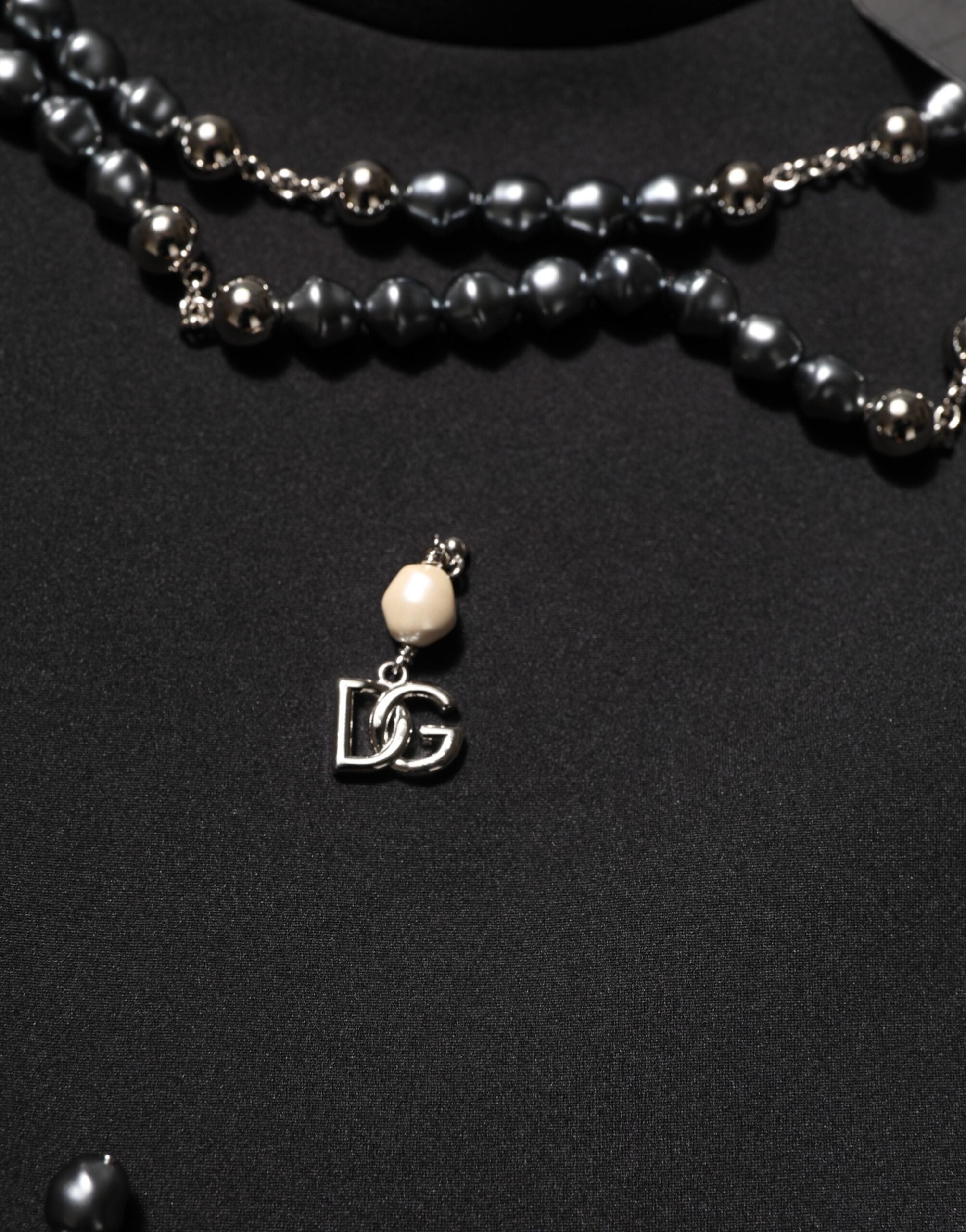 Dolce & Gabbana Schwarzes Polyester-T-Shirt mit Schmuckkragen