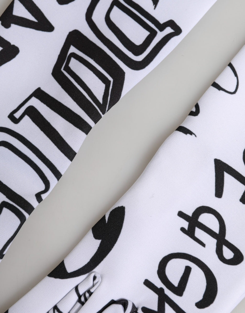 Dolce & Gabbana Schwarze und Weiße DG Logo Ellenbogenlange Handschuhe