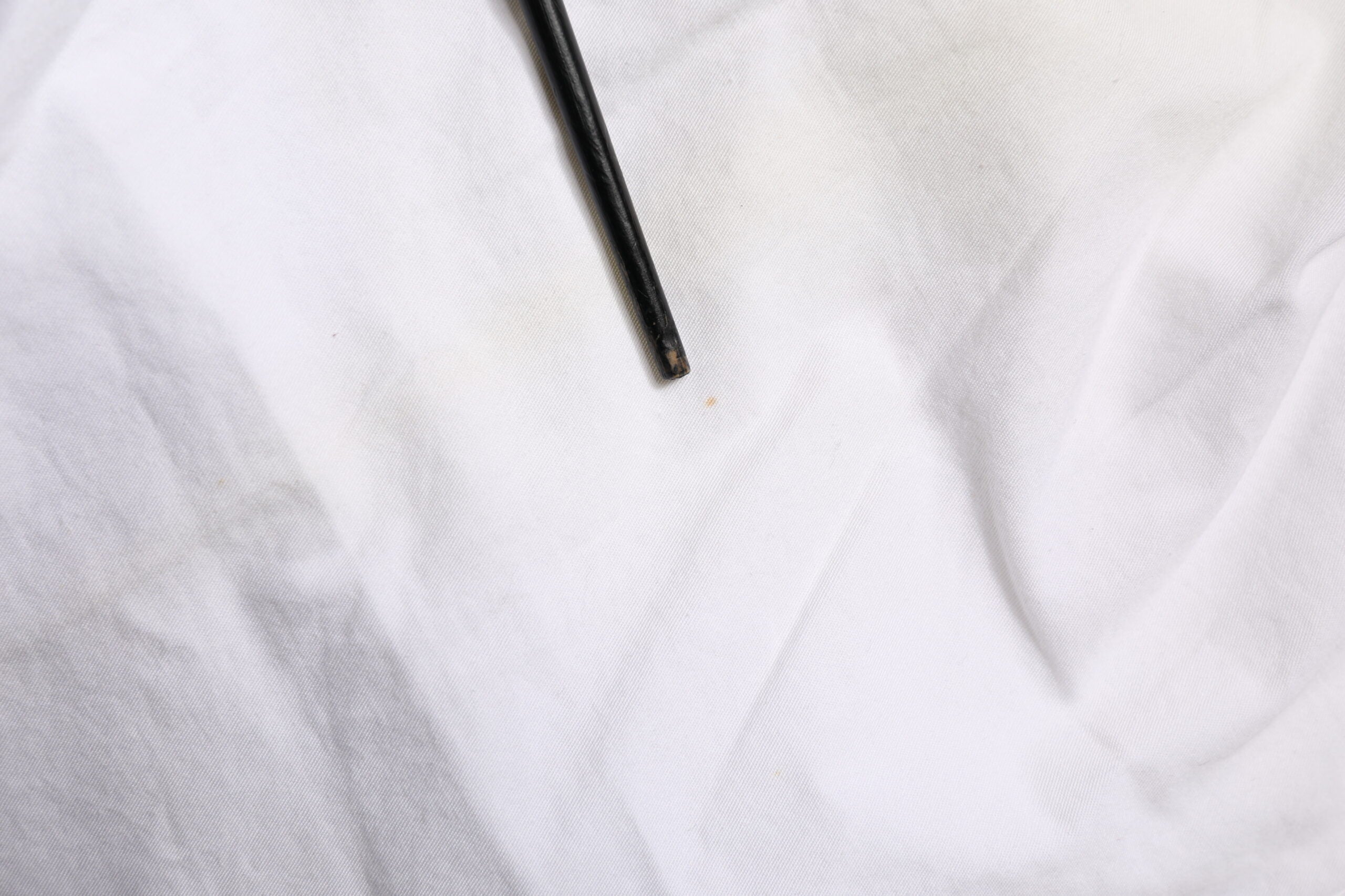 Lardini Weiße Baumwoll-Stretch-Chinos mit schmaler Passform und mittlerer Bundhöhe