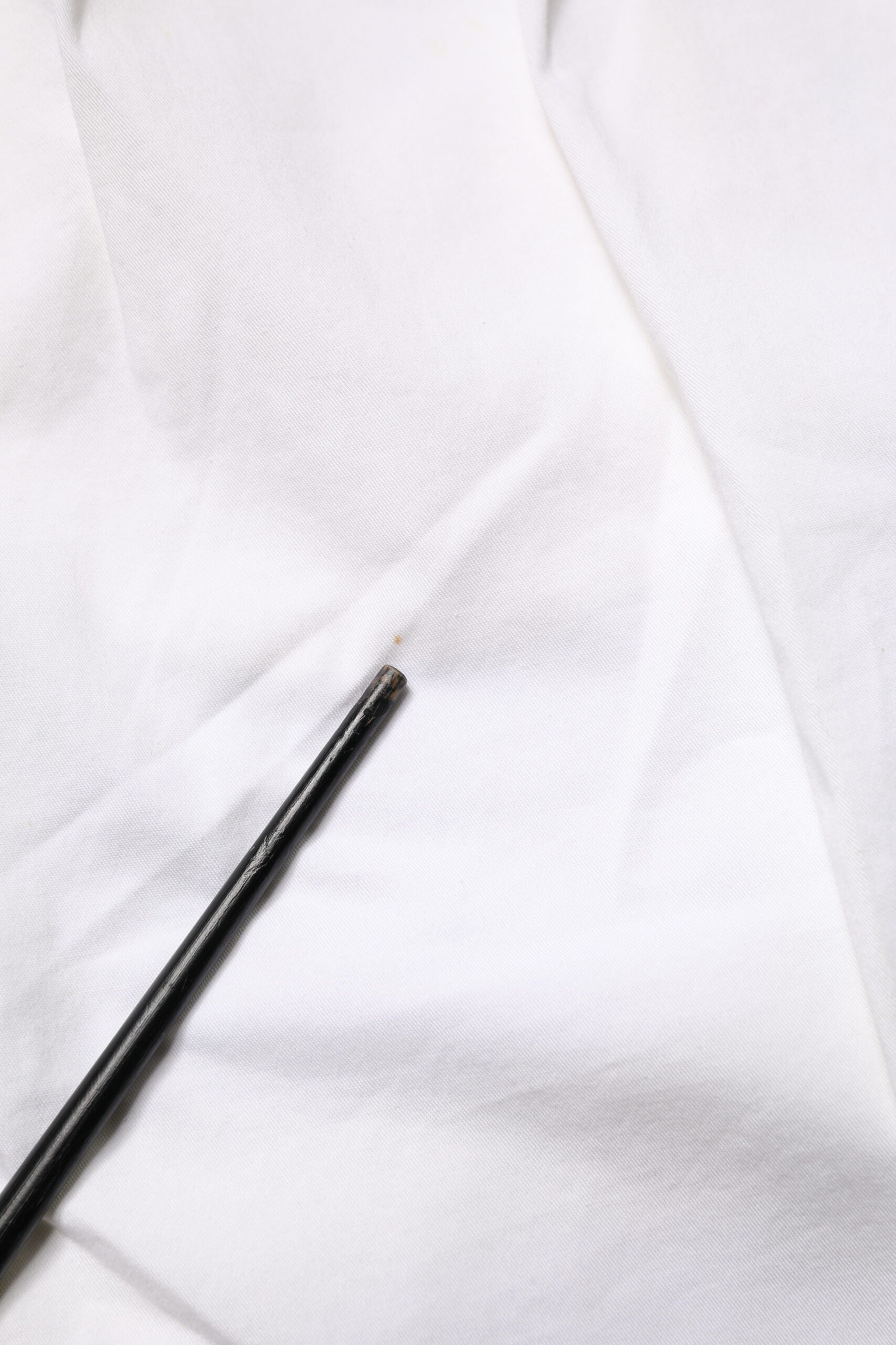 Lardini Weiße Baumwoll-Stretch-Chinos mit schmaler Passform und mittlerer Bundhöhe