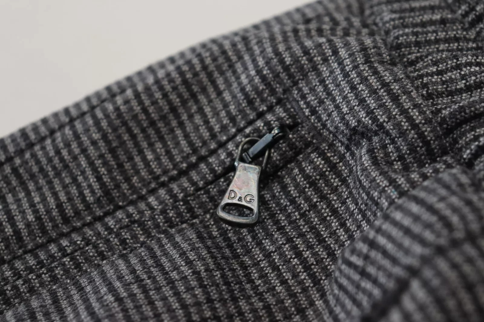 Dolce & Gabbana Gestreifte Woll-Skinny-Hose in Grau