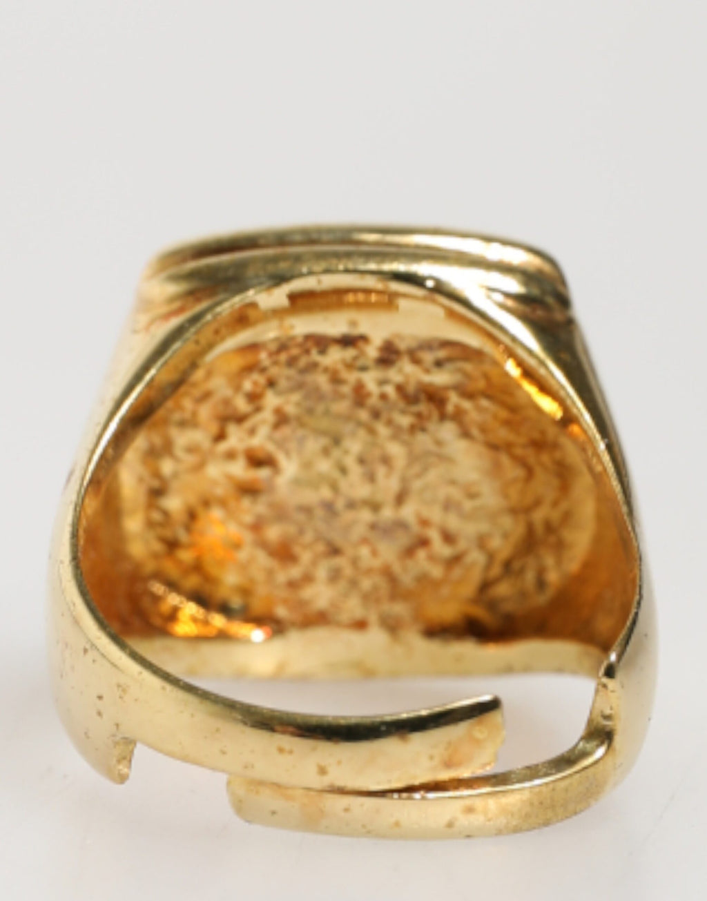 Dolce & Gabbana Ring mit verstellbarem Goldton und schwarzem Emaille-Buchstaben "J"