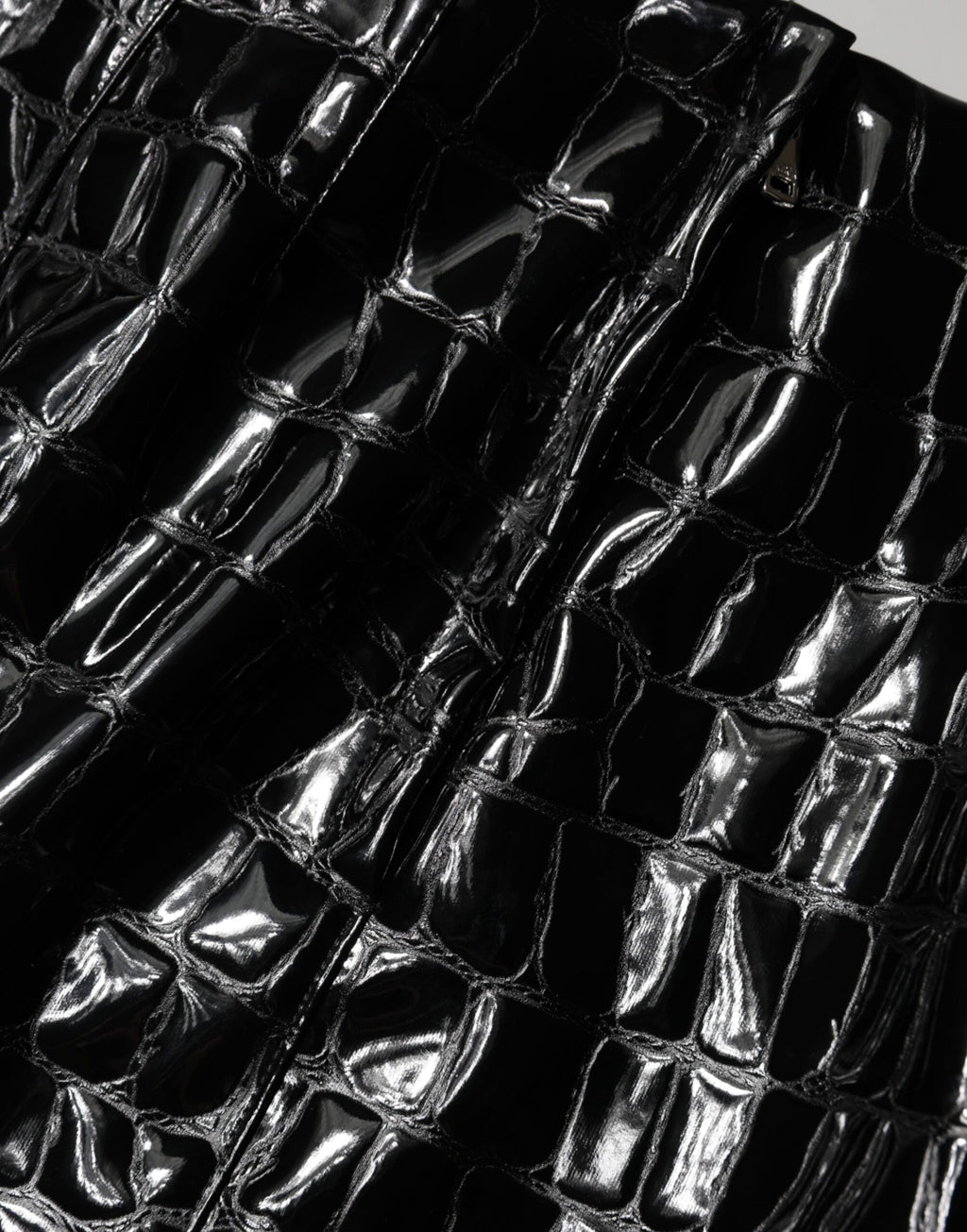 Dolce & Gabbana Schwarzer Midirock aus Kroko-Kunstleder mit Miditaillie