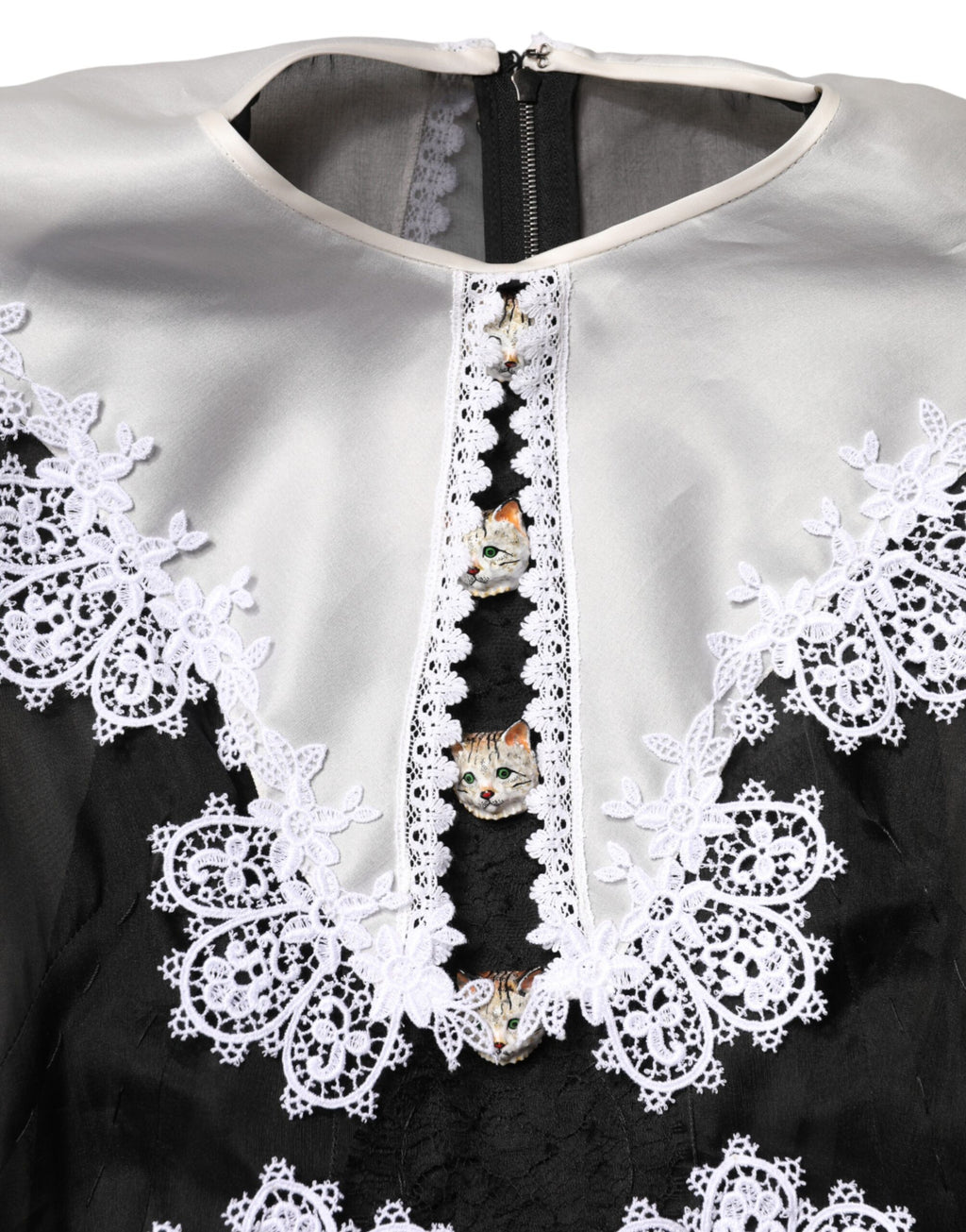 Dolce & Gabbana Schwarz-weißes Midi-Kleid aus Seiden-Makramee-Spitze